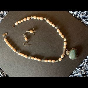 Elegant pearl necklace